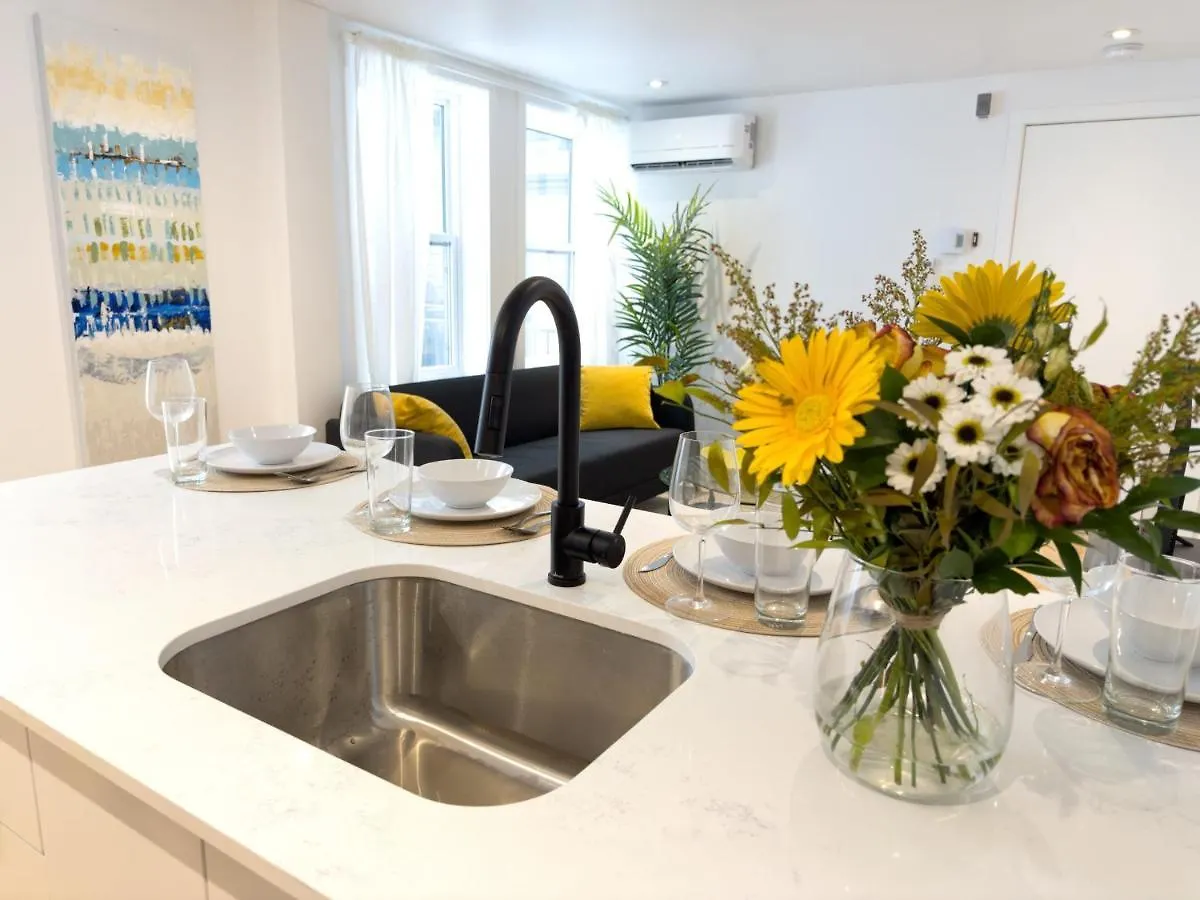 Bright And Large 3 Bedr Downtown 2Mins To Metro Apartment Montreal