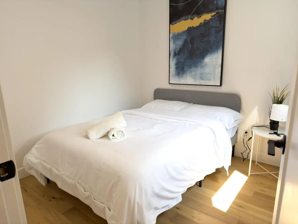 Bright And Large 3 Bedr Downtown 2Mins To Metro Apartment Montreal Canada
